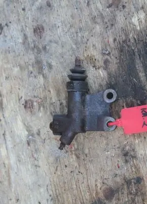 Subaru Impreza II Clutch slave cylinder 