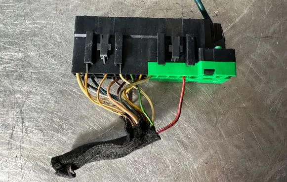 Peugeot 3008 I Fuse module 9627791880