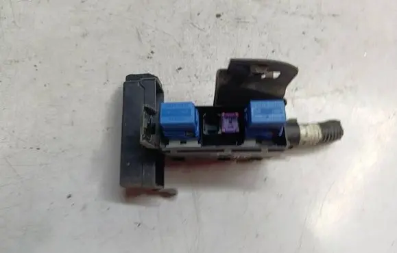 Nissan Note (E12) Relay mounting block 243841HK0A 252309F920