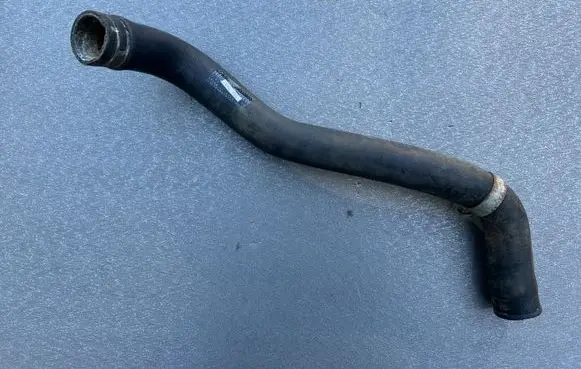 Engine coolant pipe/hose