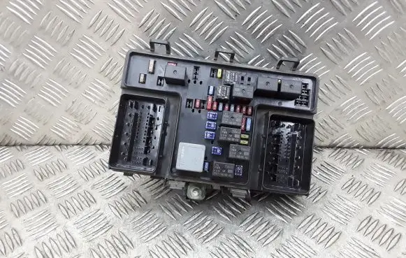 Ford Mondeo MK V Fuse module fg9t14a067eb
