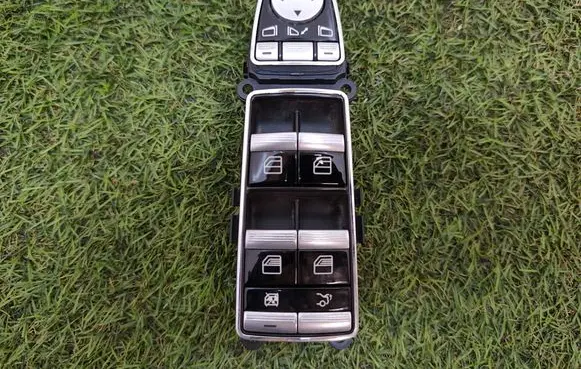 Mercedes-Benz S W221 Electric window control switch A2218215251 33835401 STV83703