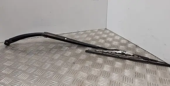 Nissan X-Trail T31 Front wiper blade arm