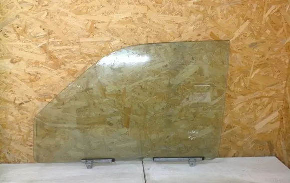 Mitsubishi Pajero Sport I Front door window glass four-door