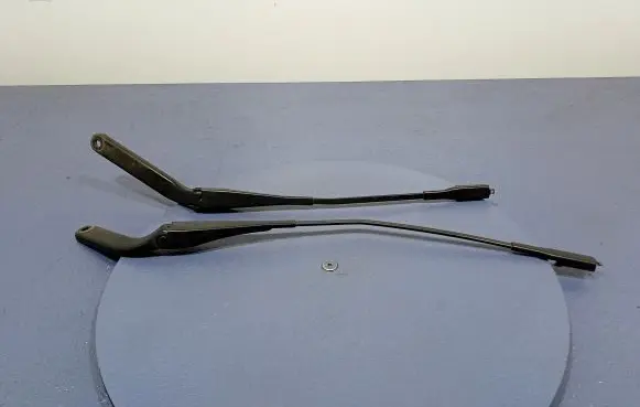 BMW X1 E84 Front wiper blade arm 2990028