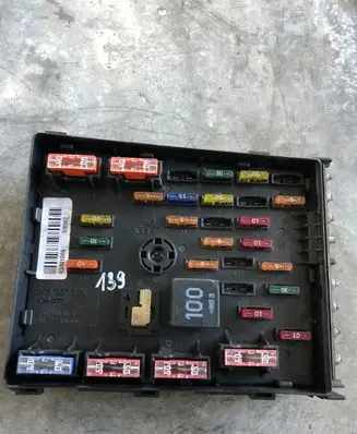Volkswagen PASSAT B6 Fuse module 3C0937125 6359277X