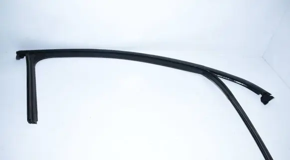 Peugeot 308 Front door window/glass frame 9677893680