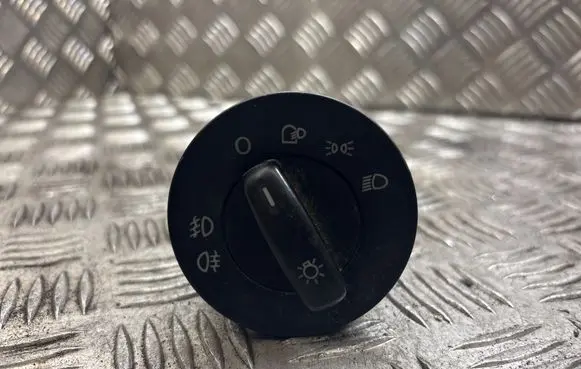 Skoda Octavia Mk2 (1Z) Light switch 748500450000 1Z0941431A