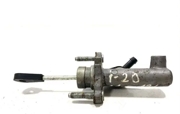 Hyundai i20 (PB PBT) Clutch master cylinder