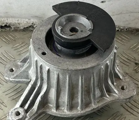 Mercedes-Benz C W205 Engine mount vacuum valve A2052407600