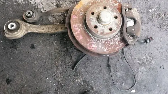 Mercedes-Benz E W212 Front wheel hub