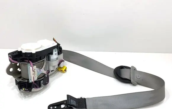 Audi A8 S8 D4 4H Front seatbelt 