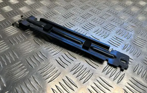 Battery bracket