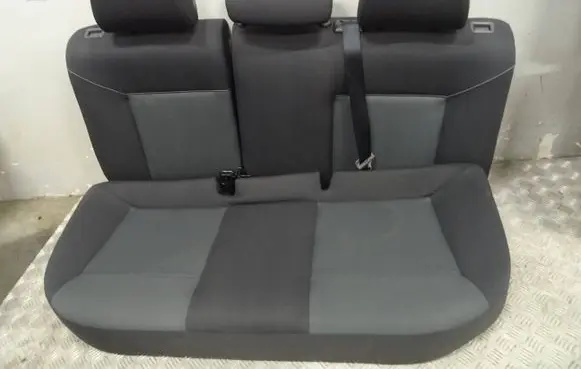 Opel Astra H Second row seats 