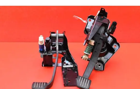 Ford Mondeo MK IV Accelerator throttle pedal 7G9N-2D094-NB