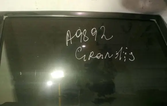 Mitsubishi Grandis Rear door window glass as2