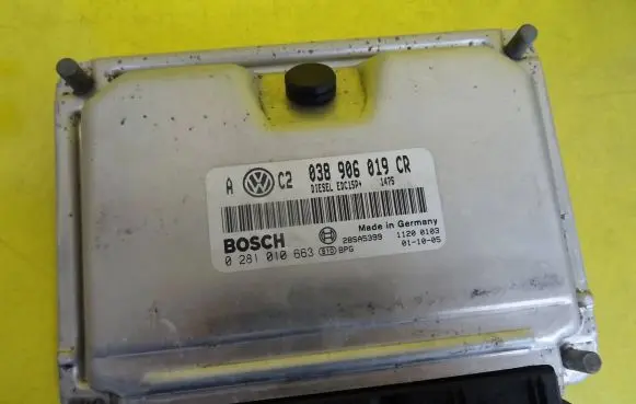 Volkswagen Golf IV Engine control unit/module 038906019CR 0281010663