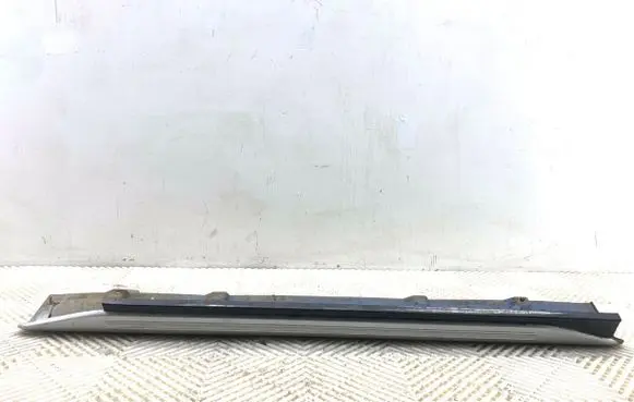 Suzuki Jimny Front sill (body part) 
