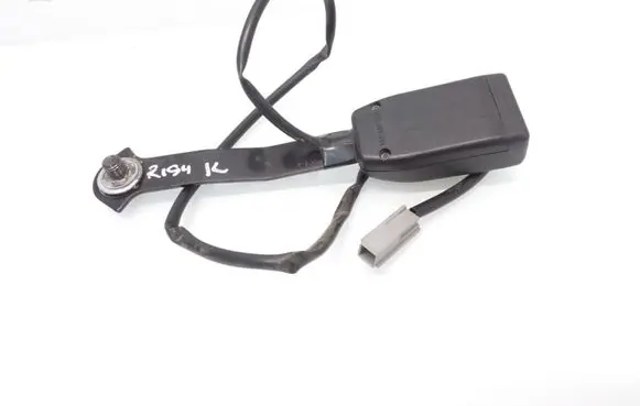 Mazda 3 I Front seatbelt buckle