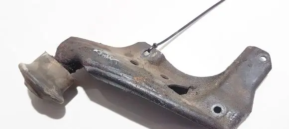 Volkswagen PASSAT B5 Engine mount bracket 893199339