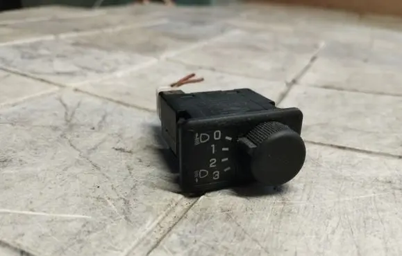 Nissan Almera N16 Headlight level height control switch