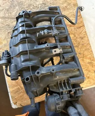 Audi A4 S4 B7 8E 8H Intake manifold 06133185