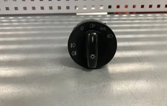 Volkswagen PASSAT B6 Light switch 1T0941431N