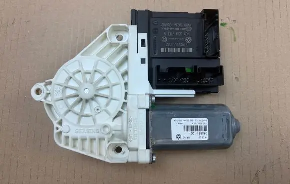 Volkswagen PASSAT B6 Front door window regulator motor 1K0959793G 980851109