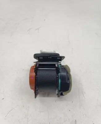 Infiniti Q50 Middle seatbelt (rear) 