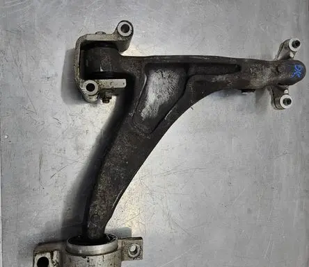 Volvo XC90 Front lower control arm/wishbone 31658894