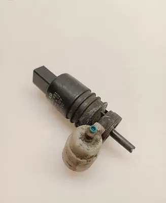 Volkswagen PASSAT B7 Windscreen/windshield washer pump 1K6955651 3122789
