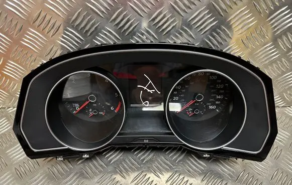 Volkswagen PASSAT B8 Speedometer (instrument cluster) 3G0920951A