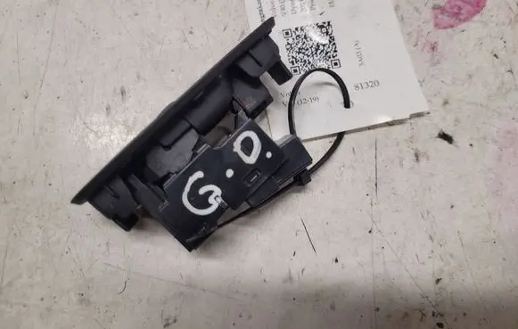 Volvo V40 Electric window control switch 31394840