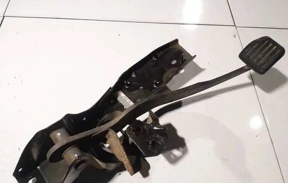 Land Rover Freelander 2 - LR2 Brake pedal 