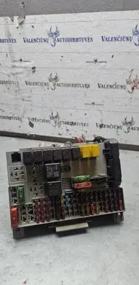 Opel Zafira A Fuse box set 90589965