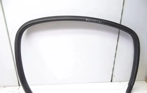 Dodge Caliber Front door window/glass frame 
