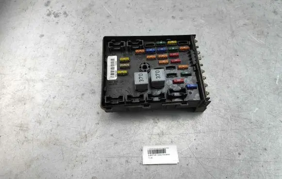 Volkswagen PASSAT CC Fuse module 3c0937125
