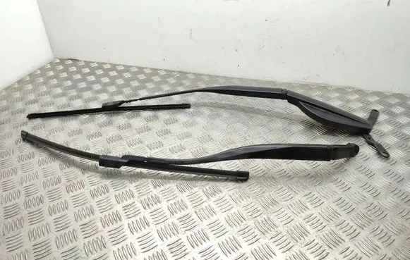 Lexus RX 450H Front wiper blade arm