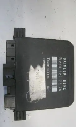 Mercedes-Benz E W210 Door control unit/module 2108207526