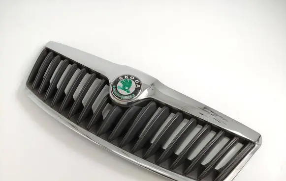Skoda Octavia Mk2 (1Z) Front bumper upper radiator grill 1Z0853651C