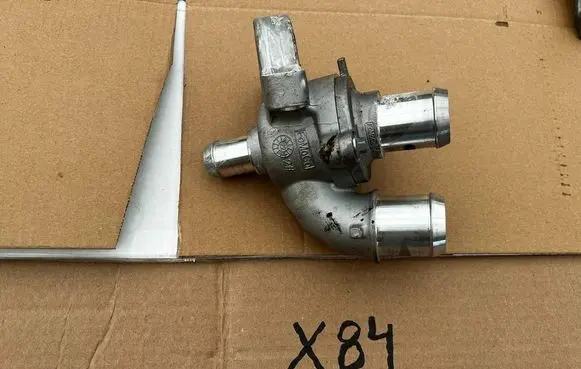 Ford Kuga III Thermostat/thermostat housing LX6E8A587AC