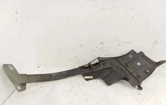 Fender mounting bracket