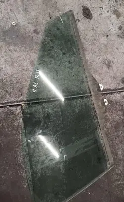 Honda Accord Front door window glass four-door