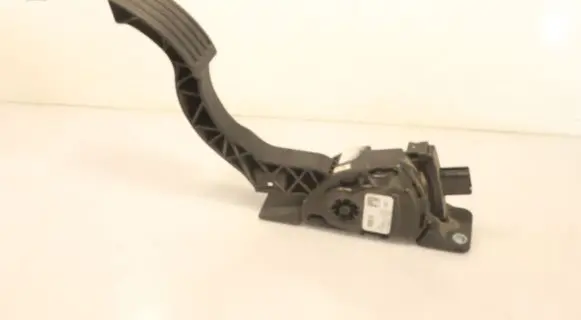 Ford Focus Accelerator throttle pedal