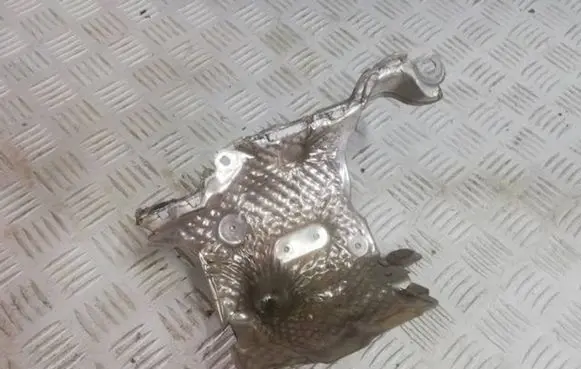 Renault Clio V Heat shield in engine bay 