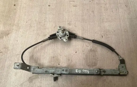 Rear door manual window regulator