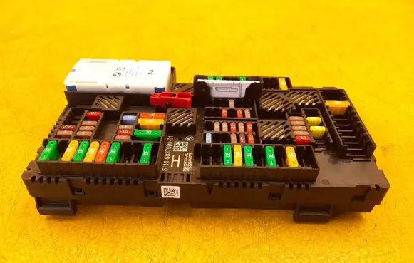 BMW 5 G30 G31 Fuse module 6837090