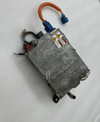 Voltage converter inverter