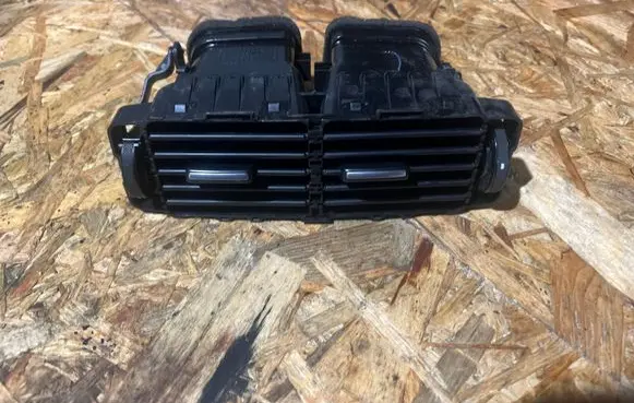 Land Rover Range Rover Velar Rear air vent grill GJ32014A22AA GX63014A22AB