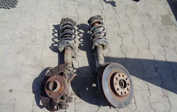 Seat Leon (1P) Front wheel hub spindle knuckle MCPERSON